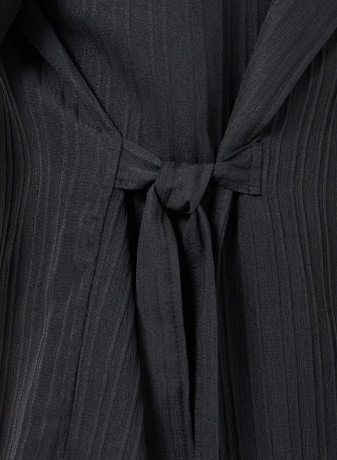 تايك تو مجموعة من بنطال وقميص بنمط لف وتفاصيل بارزة الملمس